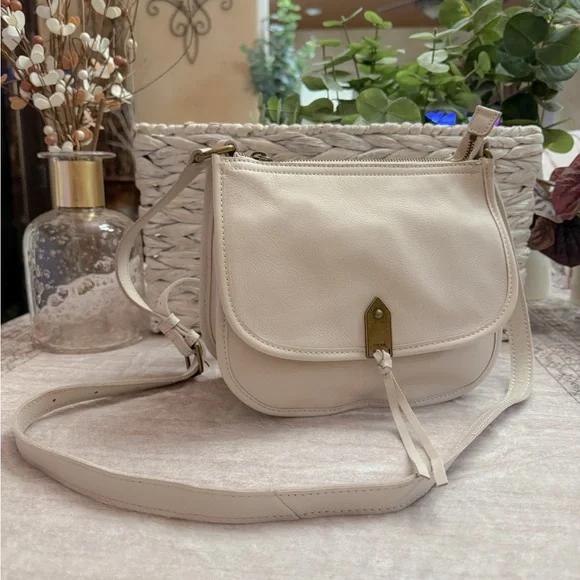 The Sak Playa Leather Saddle Bag - Picture 9 of 11